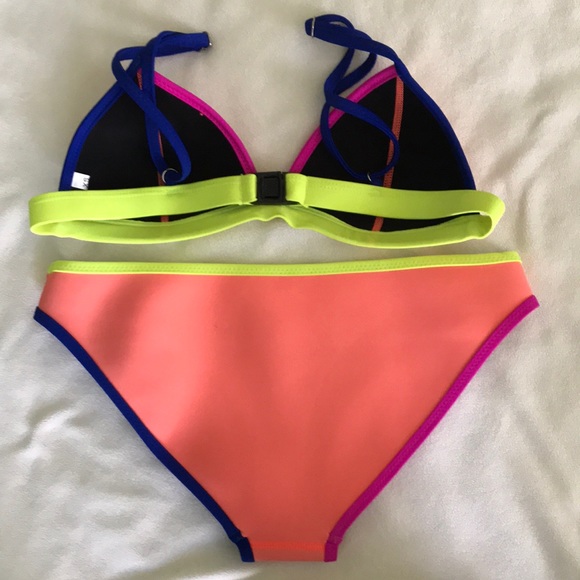 (Fake) triangl bathing suit - Picture 2 of 2